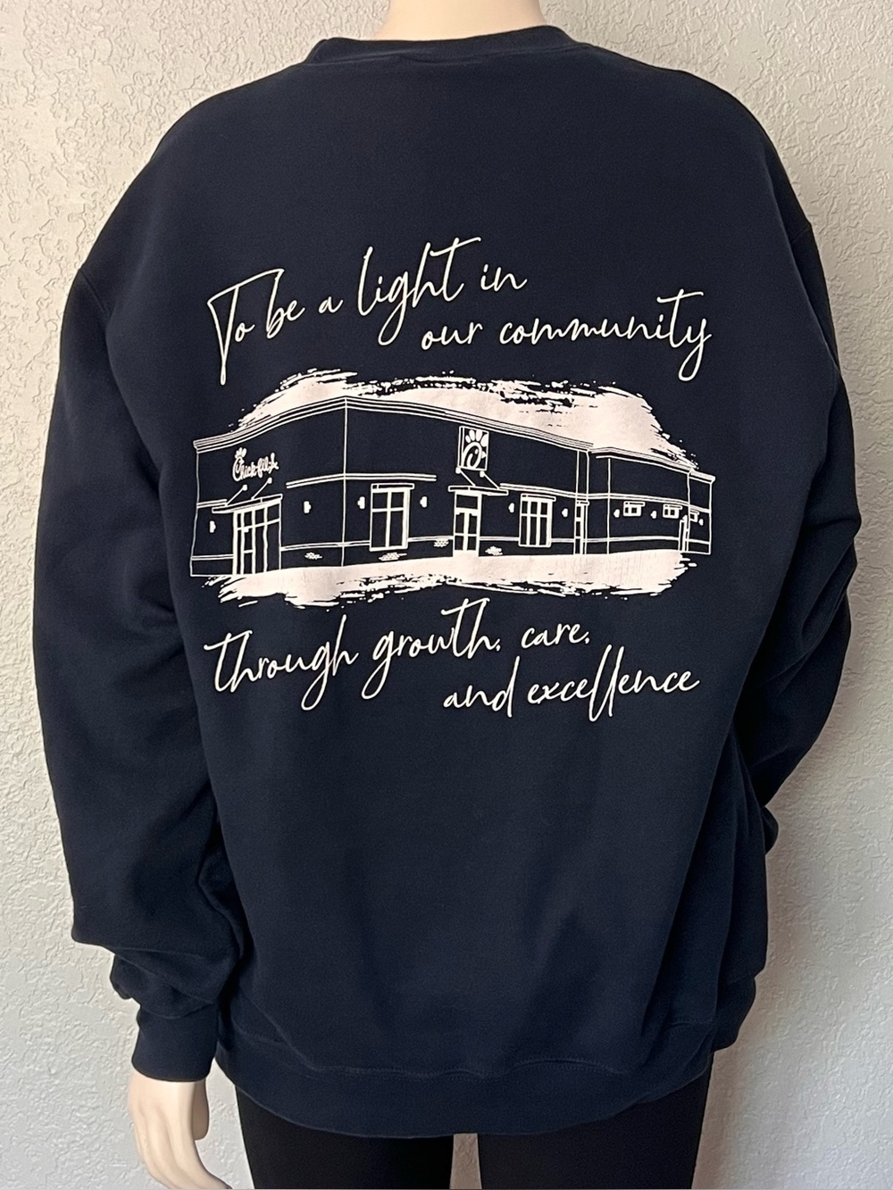Chick-fil-A Spanish Village Dallas Texas Champion Large Sweatshirt Blue Crewneck